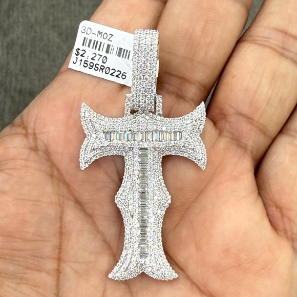 925 Sterling Silver moissanite diamond later T pendant
